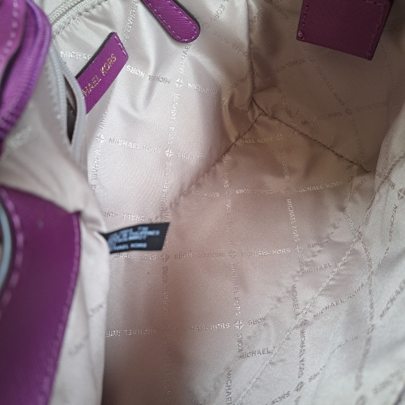 🎁 NEW Michael Kors Fushia Pink 2 Tone Shoulder or Crossbody, Excellent Cond. - Picture 12 of 14